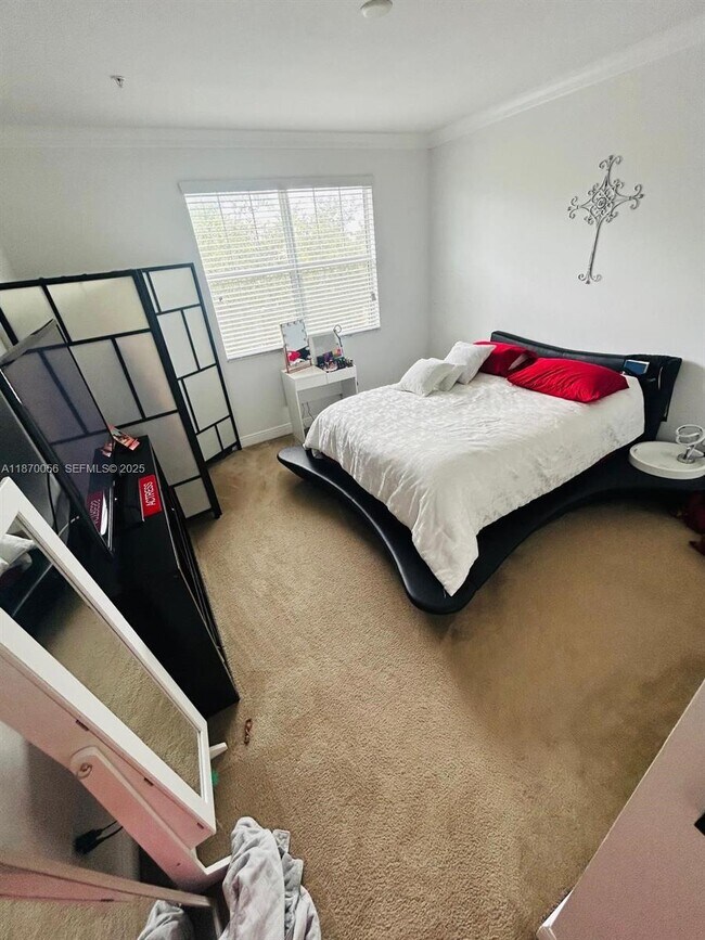 Building Photo - 819 SW 147th Ave