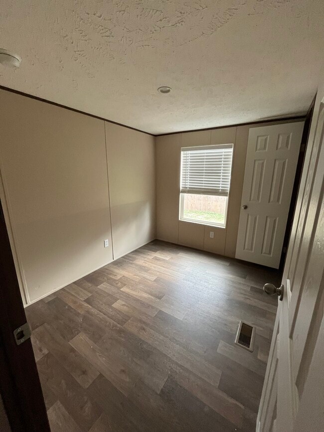 Building Photo - 4374 Loys Dr