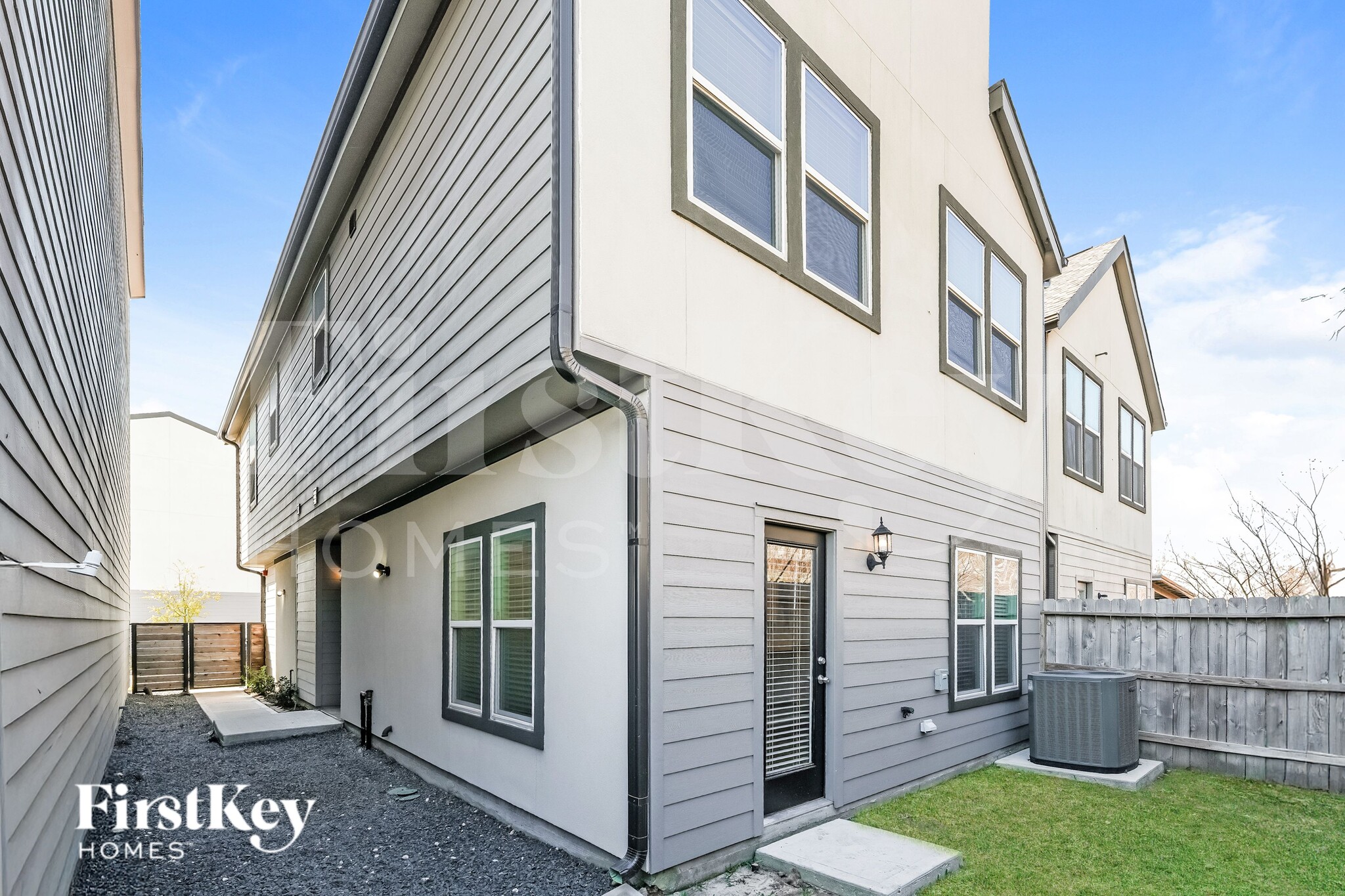 Building Photo - 309 N Centro Cir