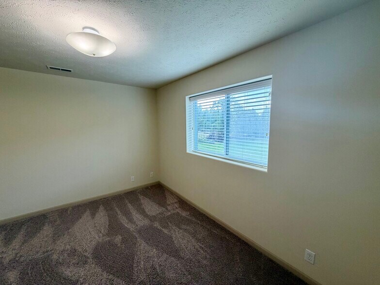 Building Photo - 5135 S 195th Cir