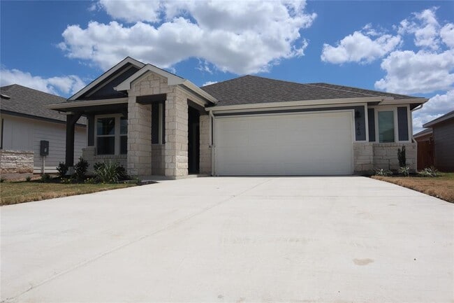 Building Photo - 340 Fossil Dr