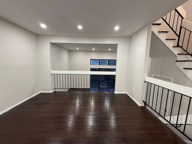 Building Photo - 440 Tall Oak Ln