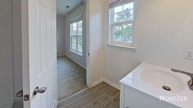 Building Photo - 1202 Savin Landing