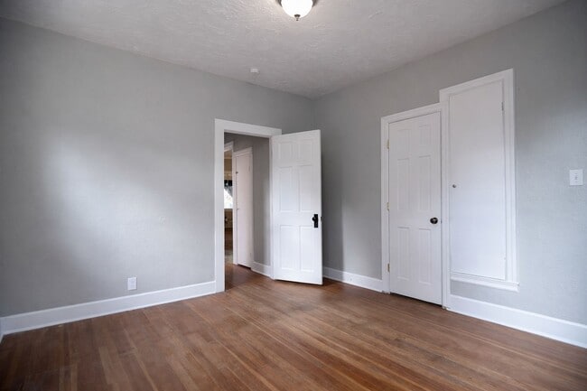 Building Photo - 309 W McLoughlin Blvd