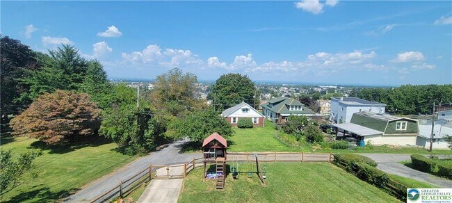 Building Photo - 915 E Hamilton St