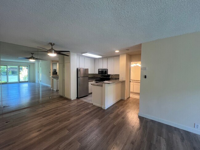 Building Photo - ***$1000 Move-in special***Upgraded One Be...