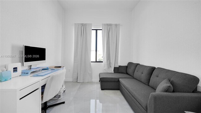 Building Photo - 417 NW 13 Ct