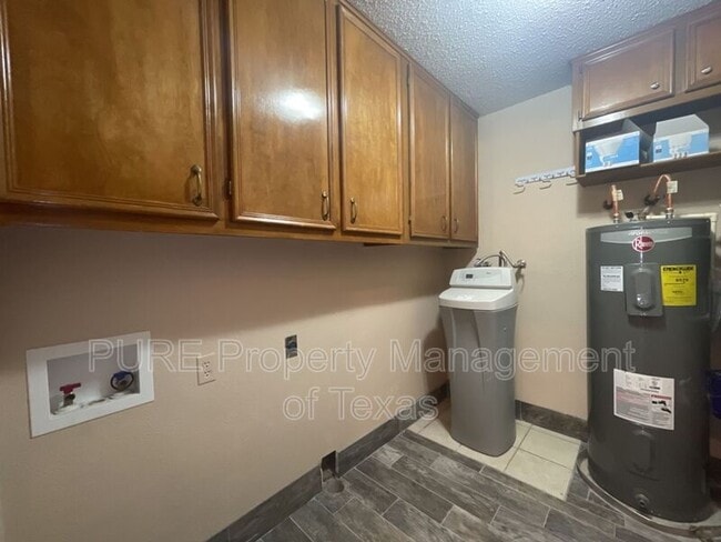 Building Photo - 2004 Walsh Dr