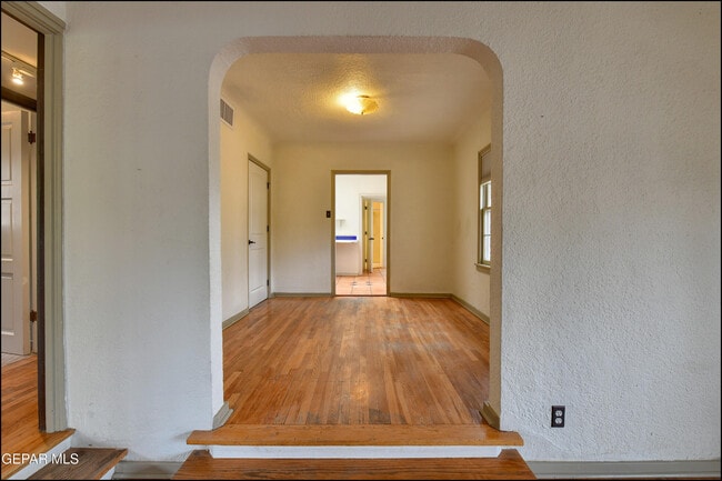 Building Photo - 1100 Kelly Way