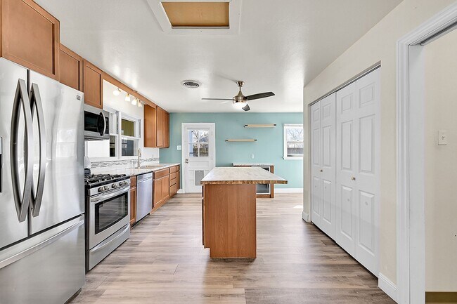Building Photo - 2317 De Soto Rd