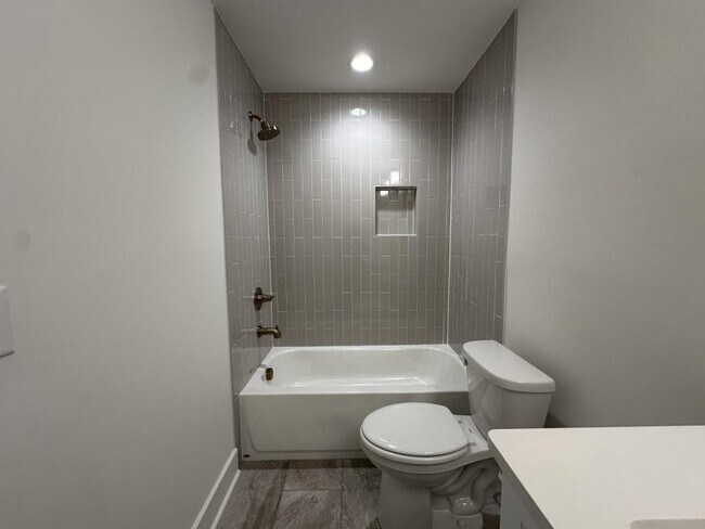 Building Photo - 4802 Moonview Ln