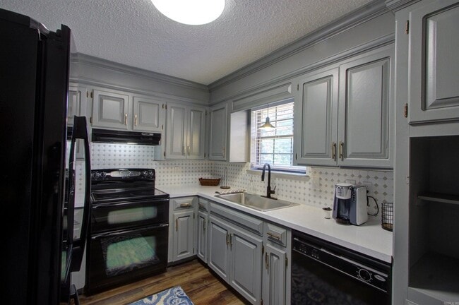 Building Photo - 3516 Skyline Blvd