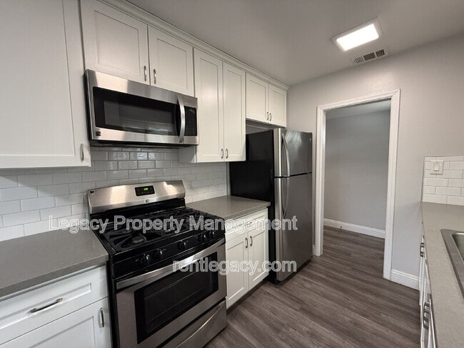 Building Photo - 2013 Edison Ave