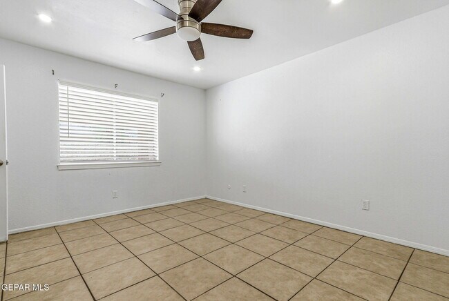 Building Photo - 11189 Ebb Tide Dr