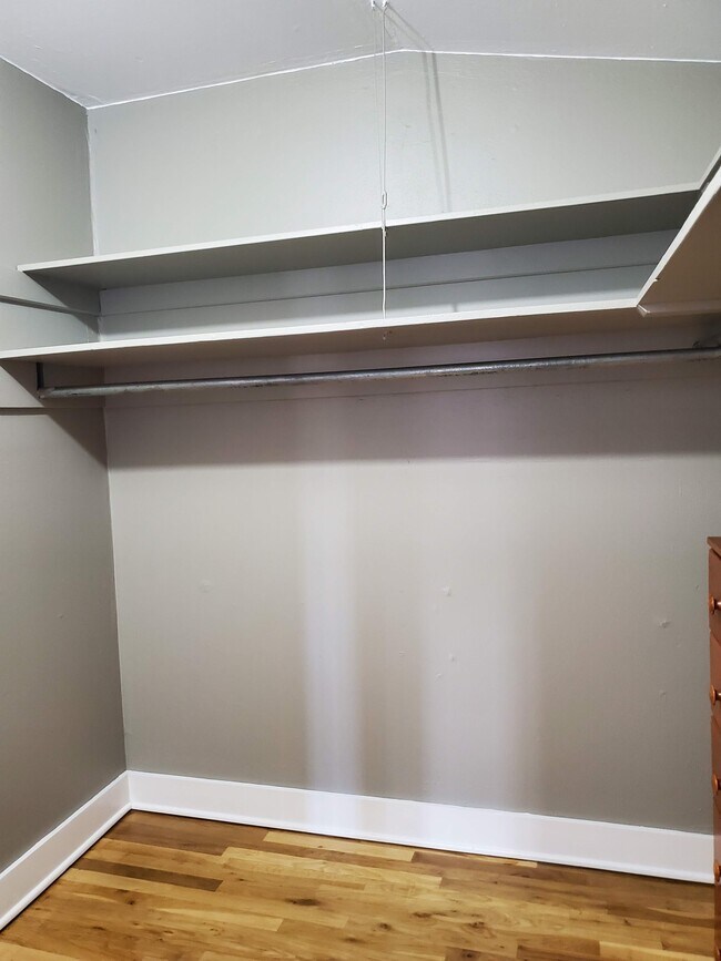 Building Photo - 607 Floral Ave