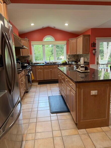 Building Photo - 8715 Shadowlake Way