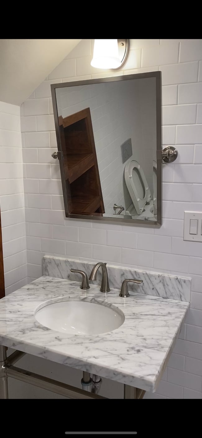 Building Photo - 346 King St