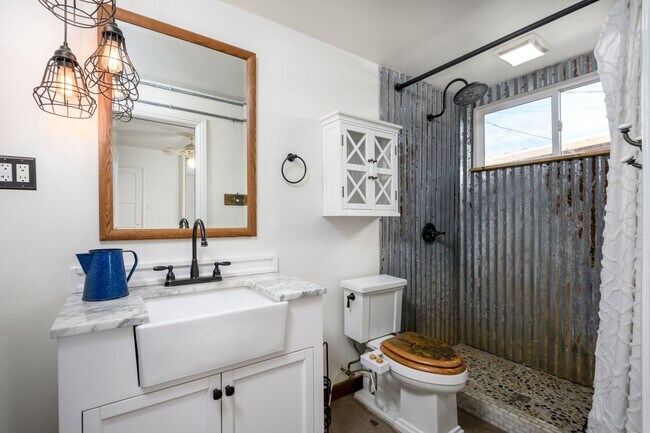 Building Photo - b10436