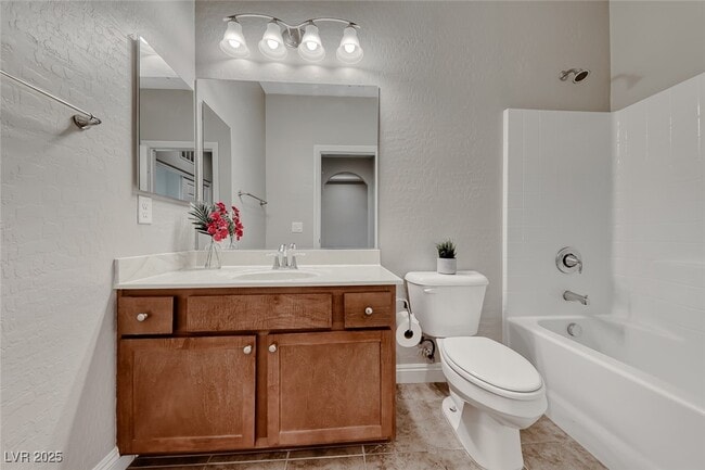 Building Photo - 589 Via Paladini