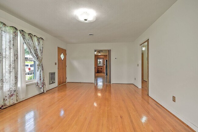 Building Photo - 208 Hogan Ave