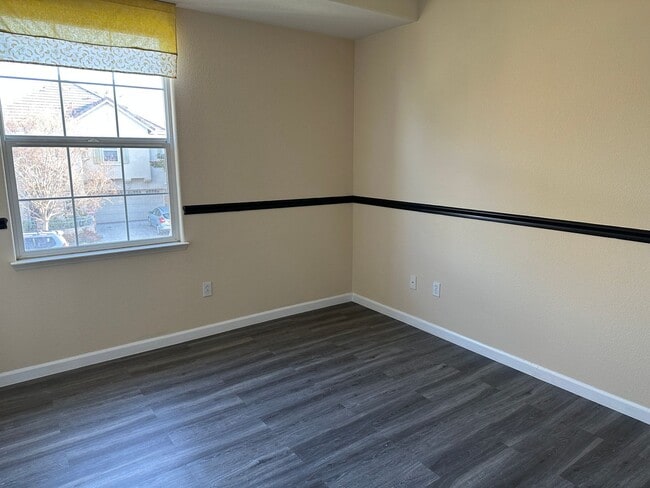 Building Photo - 2691 Hutchings Dr