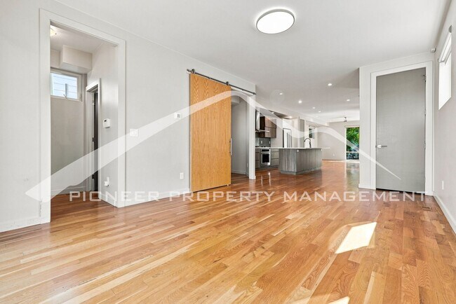 Building Photo - 3625 Mariposa St