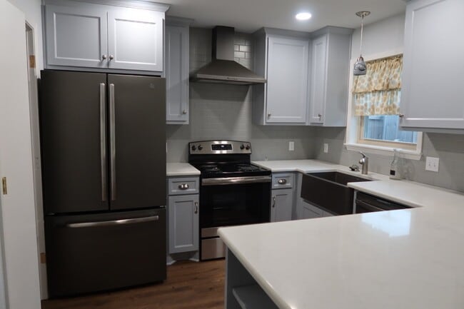 Building Photo - 101 Travis Ln