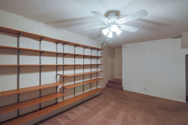 Building Photo - Beautiful Tri-Level 2BD + BONUS ROOM 3BA Townhome in Ranch Los Charcos!