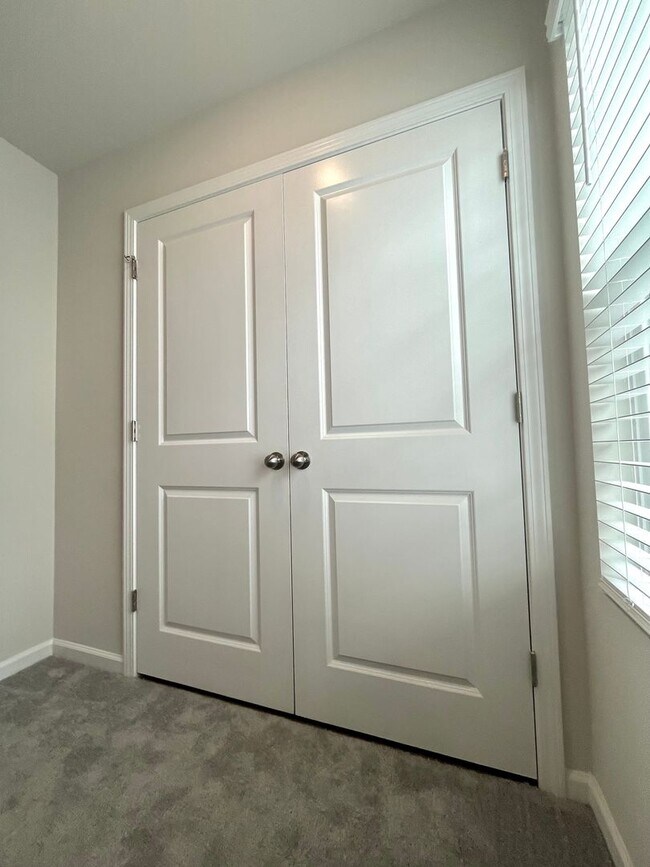 Building Photo - Brand New, 3 BR, 2.5 BA Townhome with Garage