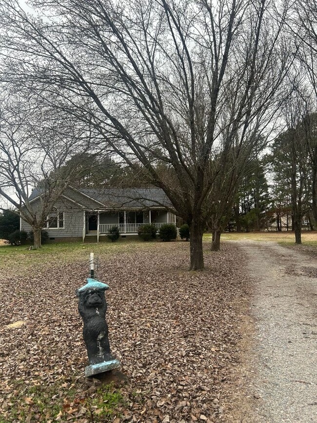 Building Photo - Adorable Country Feel