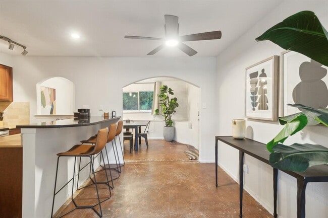 Building Photo - 1501 Rockdale Cir