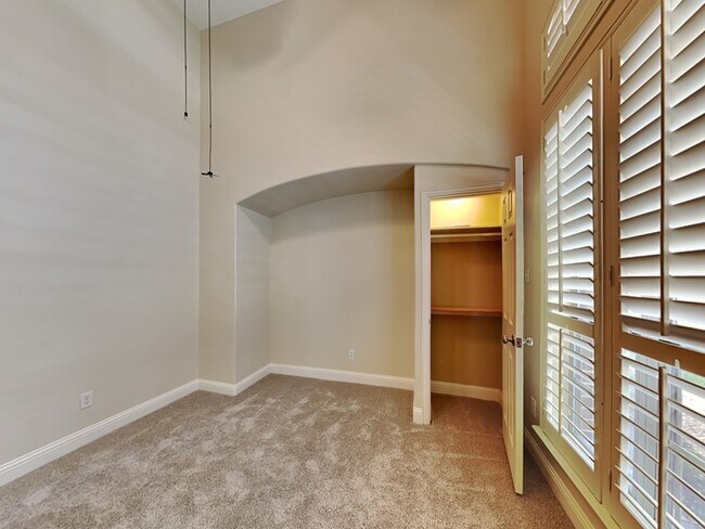 Building Photo - 11340 Classic Ln