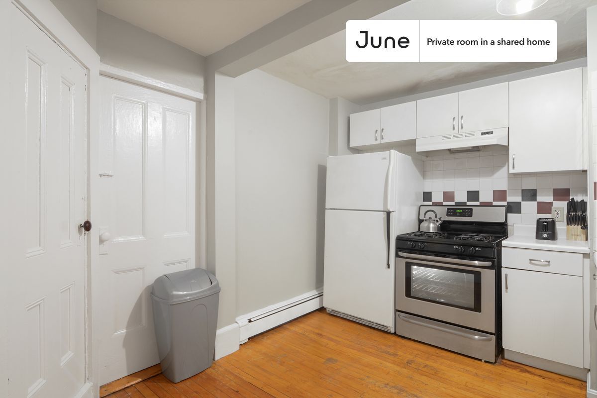 Building Photo - Private bedroom in 2 bed/1.5 bath Home