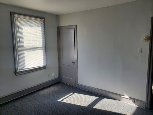 Building Photo - 6000 N 19th St