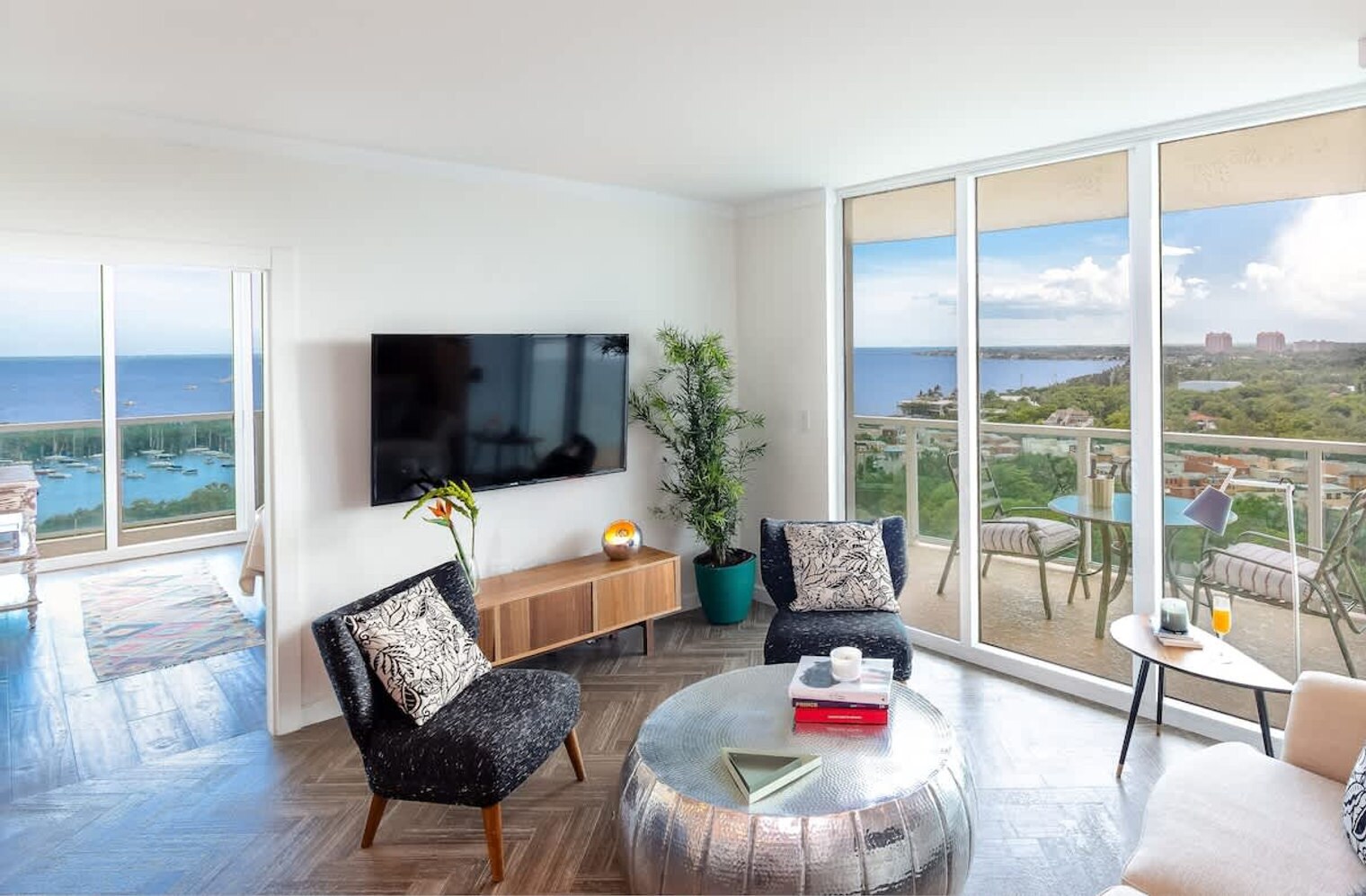 Building Photo - 2985 S Bayshore Dr