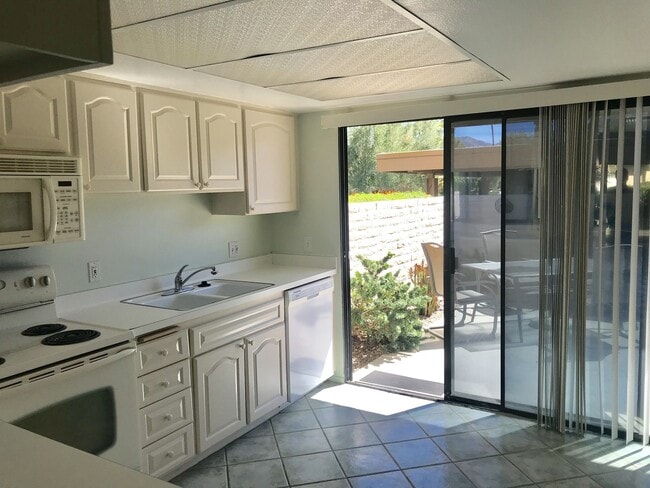 Building Photo - COMING SOON! 2 Bedroom 2 Bathroom Condo in Palm Springs!