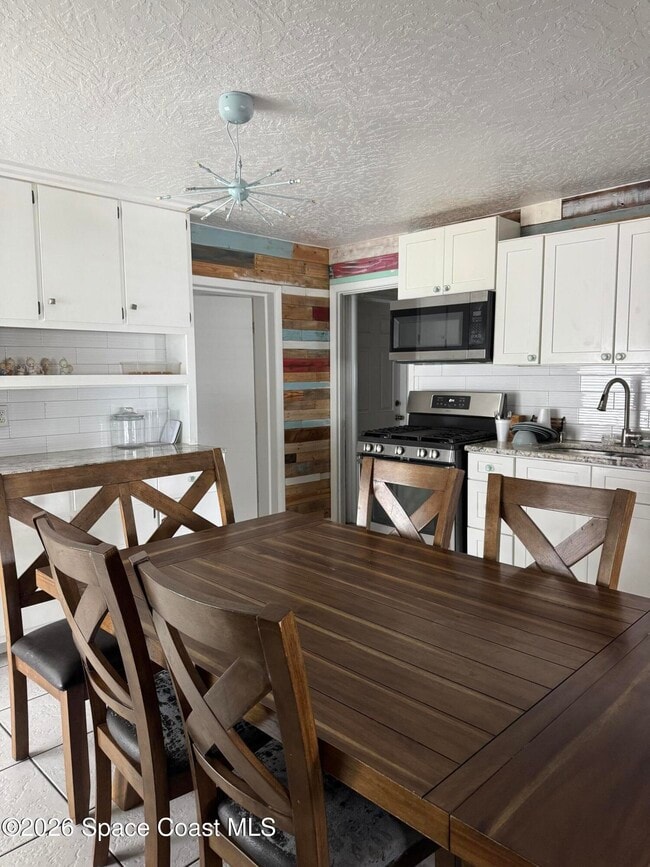Building Photo - 4281 Yorkshire Dr