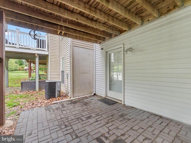 Building Photo - 8 Pinehurst Ct