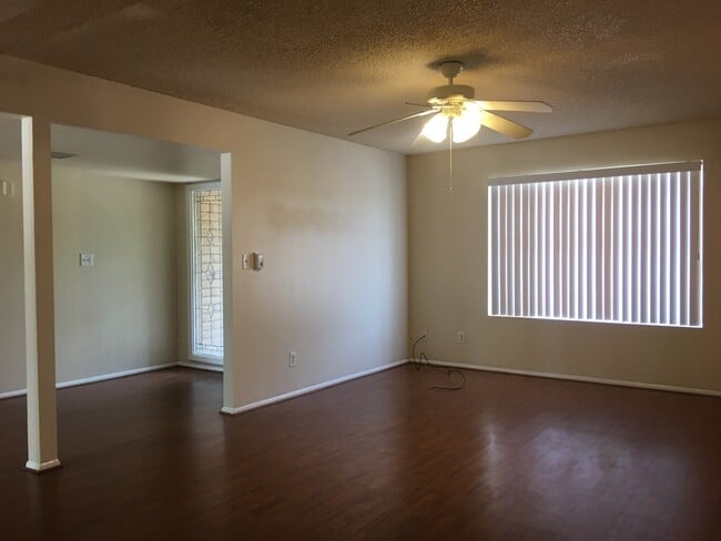 Building Photo - Tempe 4 Bed 2 Bath Includes Pool & Landscaping - Great Location