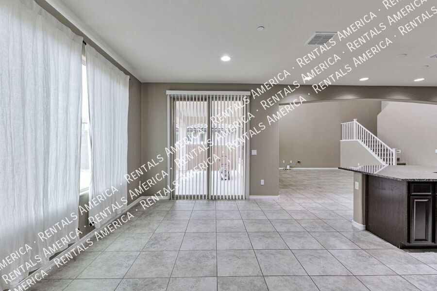 Building Photo - 11042 E Lone Pine Pl