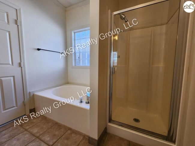 Building Photo - 104 Lantana Cir