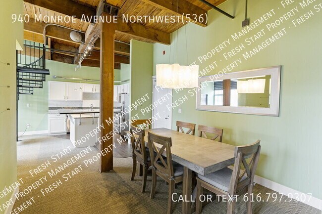 Building Photo - 940 Monroe Ave NW