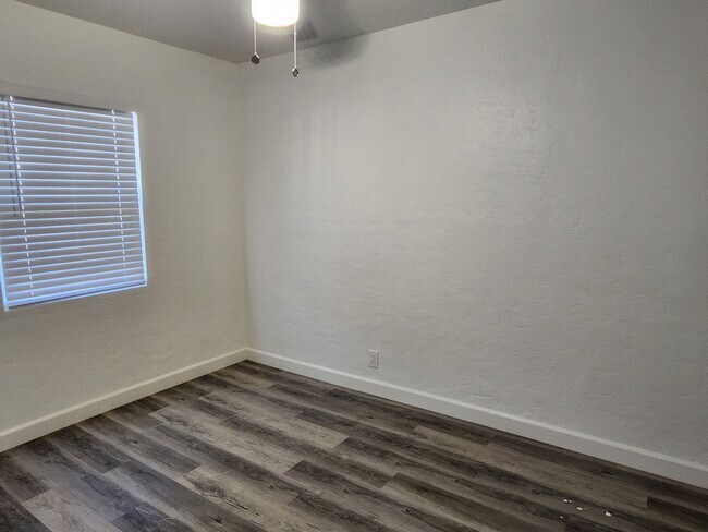 Building Photo - 1615 W Osborn Rd