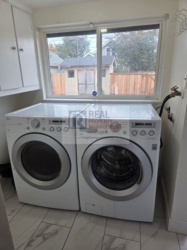 Building Photo - Check out this beautiful 4 bedroom, 2 bath...