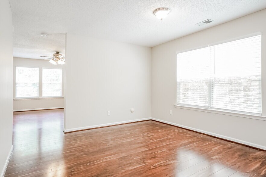 Building Photo - 3323 Marshlane Way