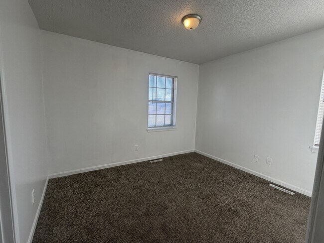 Building Photo - 1112 Olive St