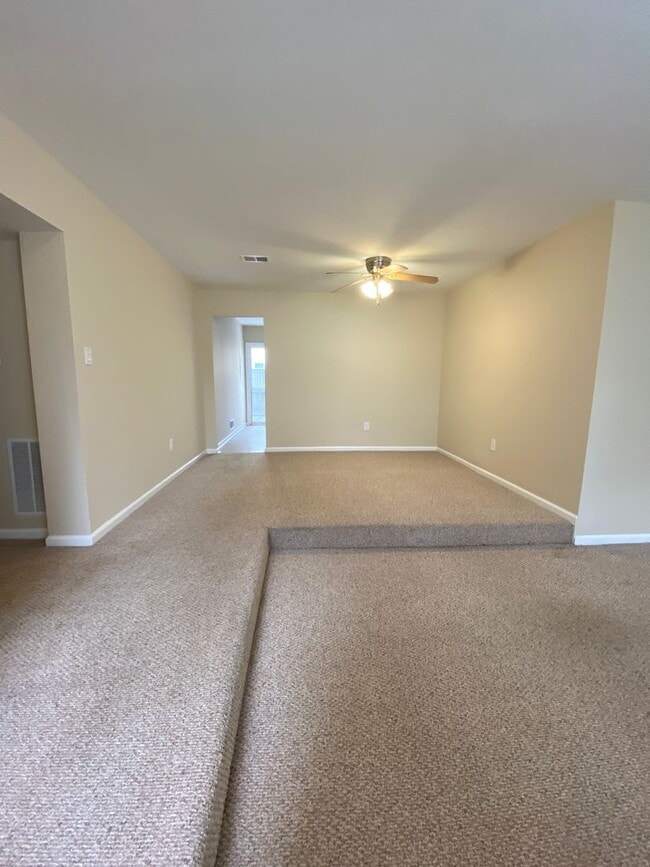 Building Photo - Charming Crofton Mews Condo