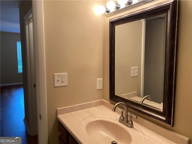 Building Photo - 2207 Surrey Ct