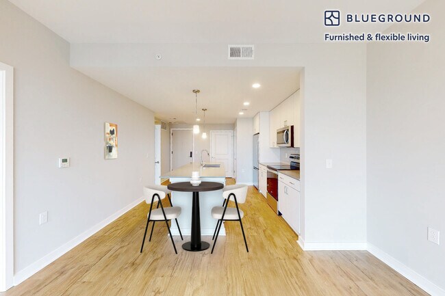 Building Photo - 555 S President St
