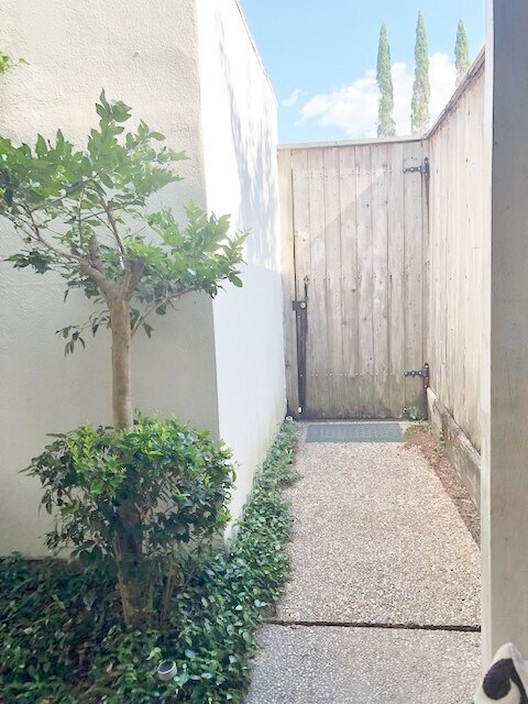 Building Photo - 2701 Bellefontaine